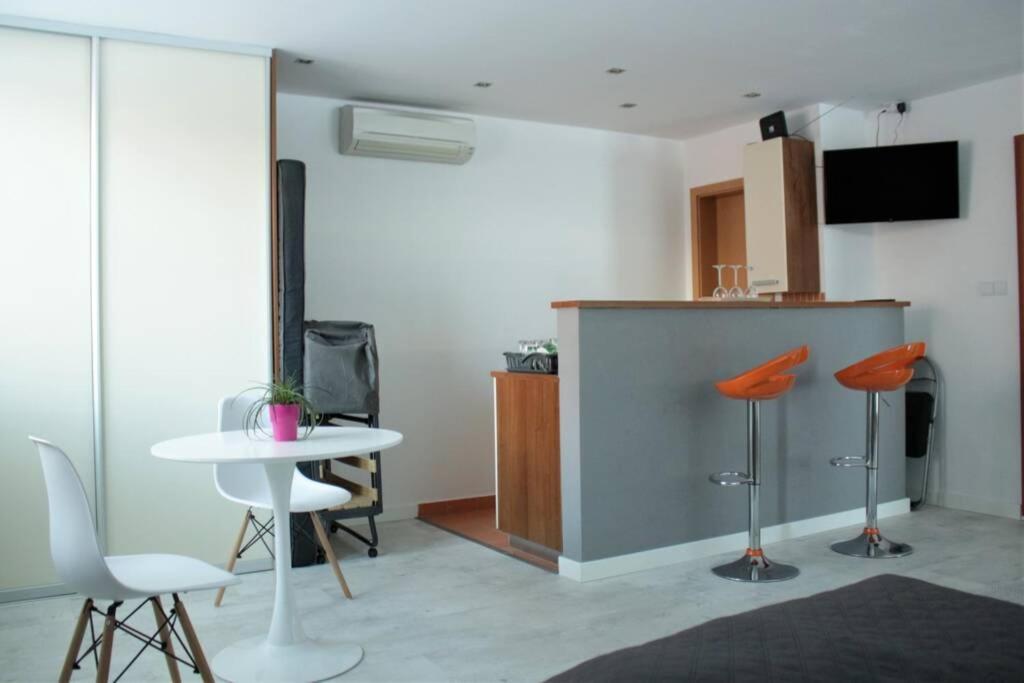 Apartman - Dlhe Diely Appartement Bratislava Buitenkant foto